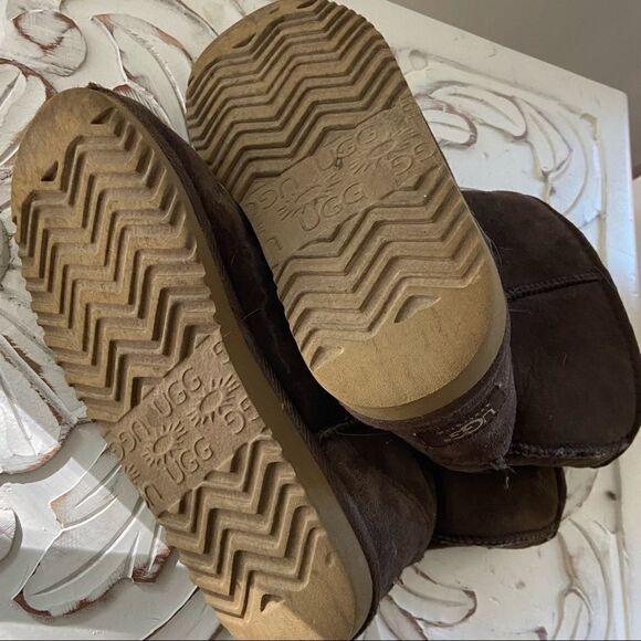 UGG Classic Short Boots dark brown size 5 - Picture 6 of 8